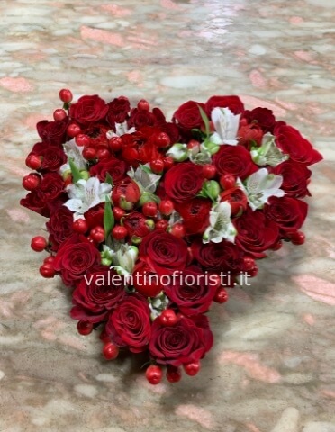 Cuore di rose colore rosso